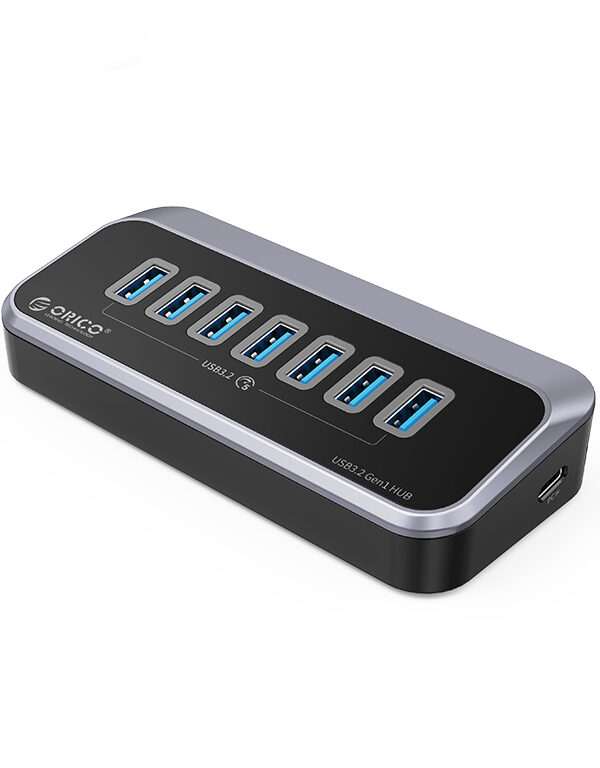 USB-C hub s 7 vhodi